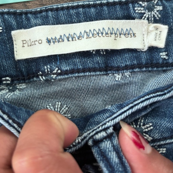Pilcro by Anthropologie Floral Embroidered 
Jeans Size 6 - Picture 5 of 12